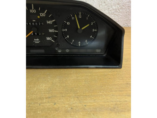 Přístrojová deska  Mercedes-Benz E W124 1993 87001199, F3125  