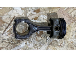 Píst 784323704, 111213690   BMW 5 F10 F11  pro benzínový motor 4.4  