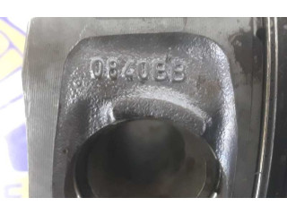 Píst 11257803033, 0840BB   BMW 7 E65 E66  pro naftový motor 2.0  