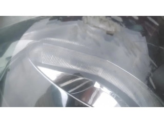 Přední světlo pravé T25, XENON200609   Toyota Avensis T250 2003