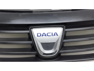 Верхняя решётка Dacia Sandero  8200735104      