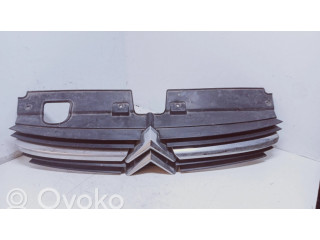 Передняя решётка Citroen C5 2001-2004 года 9636751980      