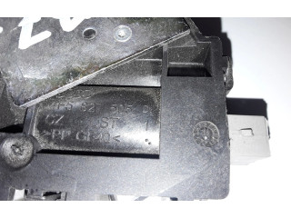 Zámek zadních dveří 4F5827505D   Volkswagen PASSAT B7 2012