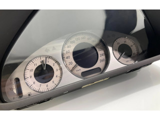 Přístrojová deska  Mercedes-Benz CLK A209 C209 2006 A2095400047, 110080291  