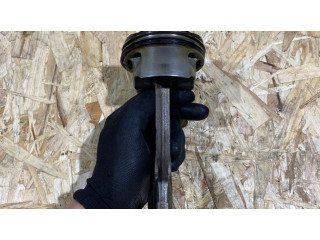 Píst 7843123704, 111213676   BMW 5 F10 F11  pro benzínový motor 4.4  