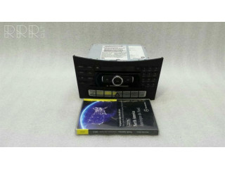 Радио/ проигрыватель CD/DVD / навигация