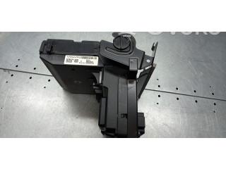 Zámek zadních dveří 30765149, 30765149   Volvo V70 2005