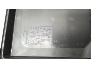 Блок предохранителей  39040852   Opel Astra K    