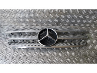 Передняя решётка Mercedes-Benz ML W163 1997-2005 года 1638800985      