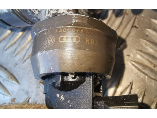 Vstřikovač 0414720037, 038130073AJ   Volkswagen PASSAT B5.5     