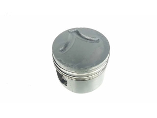 Píst 11252246629   BMW 5 E39  pro naftový motor 2.5  