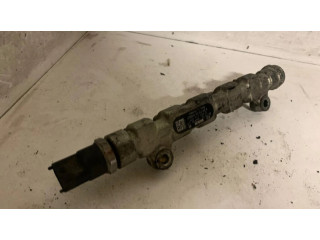 Топливная рампа 8200378703   Renault Trafic II (X83) 2.5 