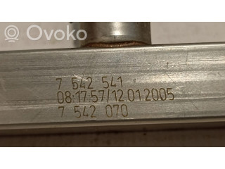 Топливная рампа 7542541   BMW 5 E60 E61 2.5 