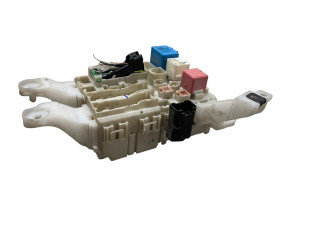   Pojistková skříňka 827300F070C, 157510A04   Toyota Verso 2010