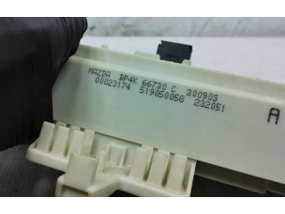Pojistková skříňka Řídící jednotka BSM 519050058   Mazda 3 I 2008