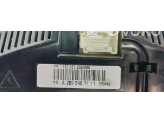 Přístrojová deska  Mercedes-Benz CLK A209 C209 2005 A2095407111  