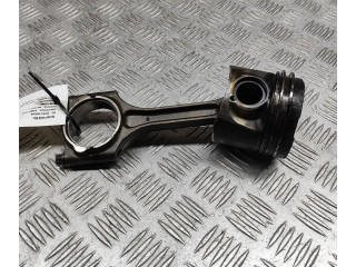 Píst 31339996, 31401216   Volvo V60    D 5204 T2 