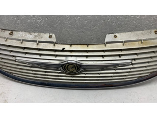 Передняя решётка Chrysler Grand Voyager IV 2001-2007 года 4857522AA      