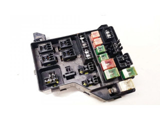 Блок предохранителей  b213472   Mitsubishi Carisma    