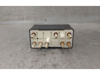   Pojistková skříňka 0015428219   Mercedes-Benz C W202 1994