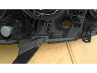 Přední světlo pravé T25, XENON200609   Toyota Avensis T250 2003