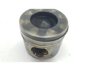 Píst 11258580515   BMW 5 F10 F11   2.0  