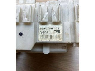   Pojistková skříňka 8273052321, 6G211866   Toyota Yaris 2006