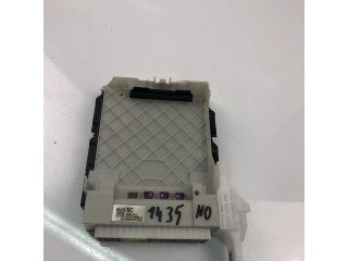   Pojistková skříňka 8273002P80   Toyota Corolla E210 E21 2018