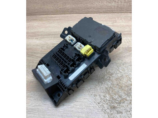 Блок предохранителей  8264105011, 05810530   Toyota Avensis T220    