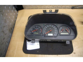Pojistková skříňka Спидометр (приборный щиток) 30638560   Volvo S40, V40 2002