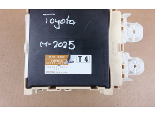   Pojistková skříňka 8922142250, 8273042810   Toyota RAV 4 (XA40) 2016