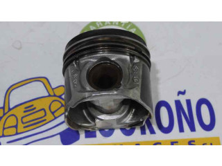 Píst 7701479102   Renault Trafic I  pro naftový motor 2.0  