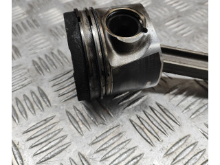 Píst 31339777, 31401216   Volvo V60     