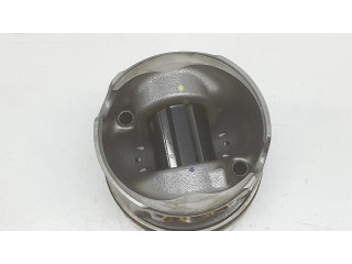 Píst 11258571012   BMW 2 F22 F23  pro naftový motor   
