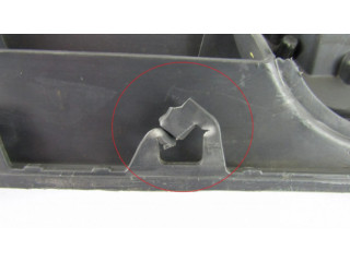 Передняя решётка Dacia Logan I 2004-2012 года 8200748240      