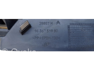 Передняя решётка Citroen C5 2001-2004 года 9636751980      