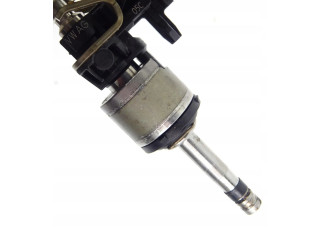 Топливная рампа 05E906054A   Skoda Scala  