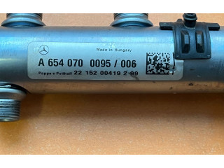 Vstřikovací lišta A6540700095   Mercedes-Benz CLA C118 X118     