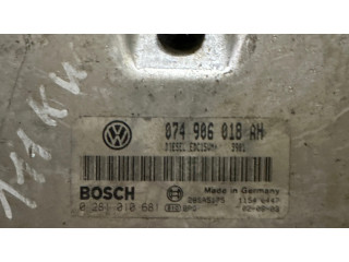 Блок управления двигателя 074906018AH, 0281010661   Volkswagen Transporter - Caravelle T4