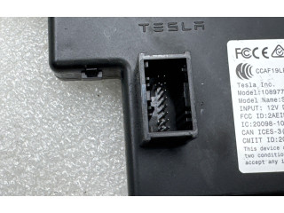 Блок управления центрального замка 110024100J, 201190124    Tesla Model Y