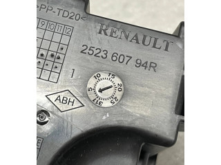 Блок предохранителей     Renault Arkana    