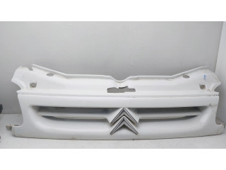 Передняя решётка Citroen Berlingo 1996-2002 года 961825477      