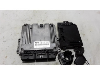 Блок управления двигателя 237103888R, 284B10847R   Opel Vivaro