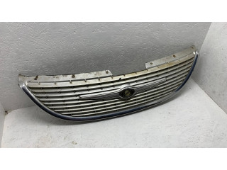 Передняя решётка Chrysler Grand Voyager IV 2001-2007 года 4857522AA      