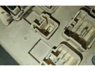   Pojistková skříňka 8273360032   Toyota Land Cruiser (J100) 2001