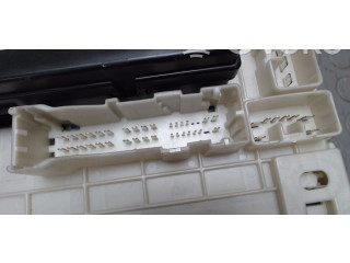 Блок предохранителей  8637A170, NICHTZUTREFFEND   Mitsubishi Colt    
