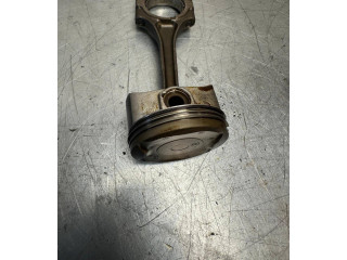  Поршень с шатуном 2ZR-FXE 131010T040  Toyota Prius (XW30)  
