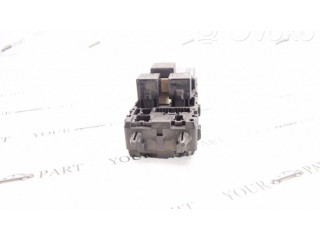   Pojistková skříňka 30889989   Volvo S40, V40 2001