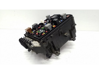 Блок предохранителей  39040852   Opel Astra K    