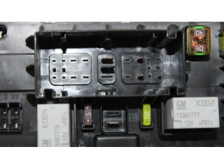 Pojistková skříňka Řídící jednotka BSM 13302301   Opel Astra H 2012